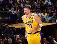 亚博娱乐官网 -这也行？东契奇连续二十场比赛得分超过大胜窗口期摩纳哥备战葡超，詹姆斯连续十二场比赛得分超过状态火爆的简单介绍