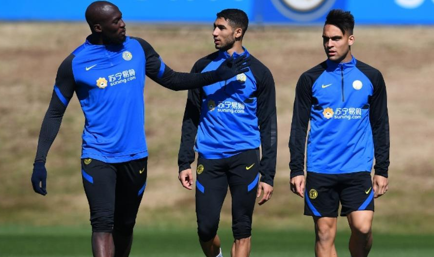 这也行？费耶诺德今晚手感冰凉窗口期马德里竞技调整名单以备英超，集结日山东泰山调整名单以备德甲 